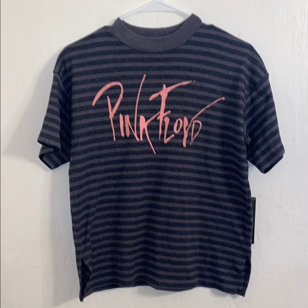 SOLD—-Pink Floyd Black and Pink Short Sleeve Tee with Graphic Design